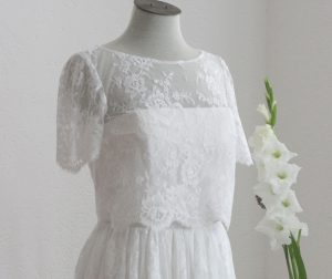 Anfertigung von Brautkleidern.Weißes Brautkleid